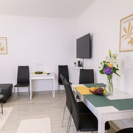 Zentrea Apartman Eger Esterno foto