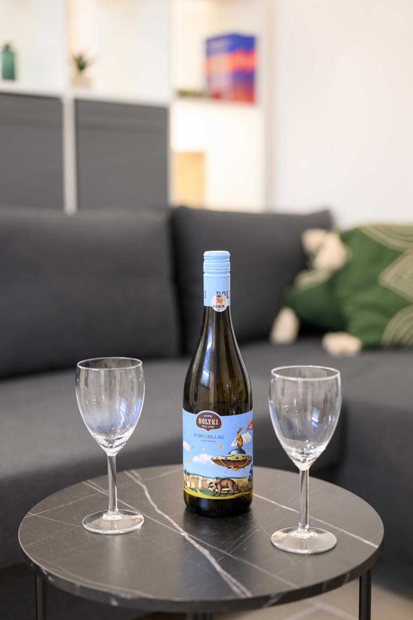 Zentrea Apartman Eger Esterno foto