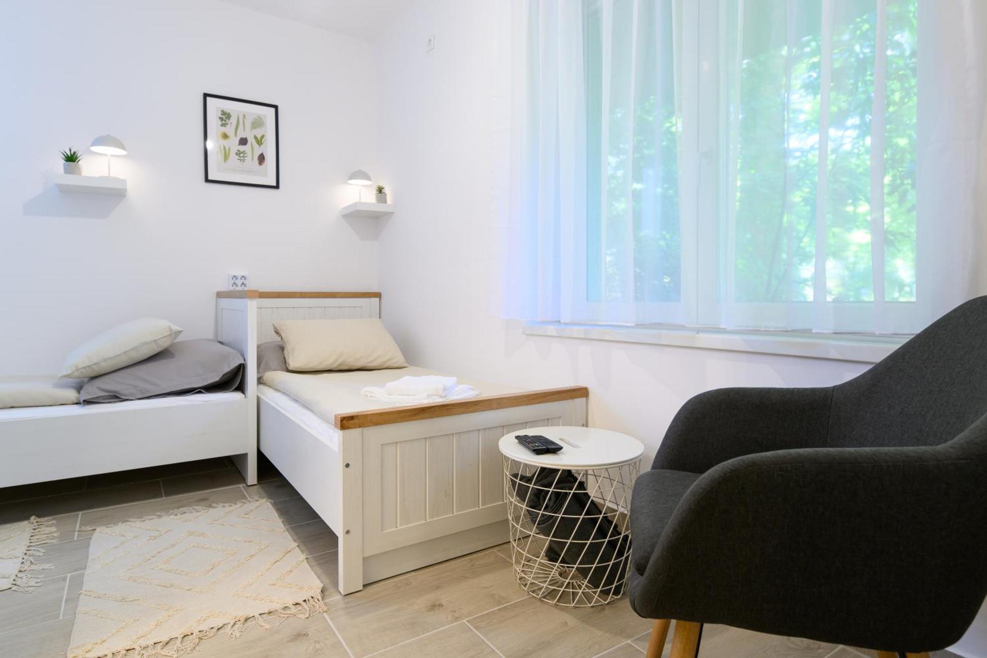 Zentrea Apartman Eger Esterno foto